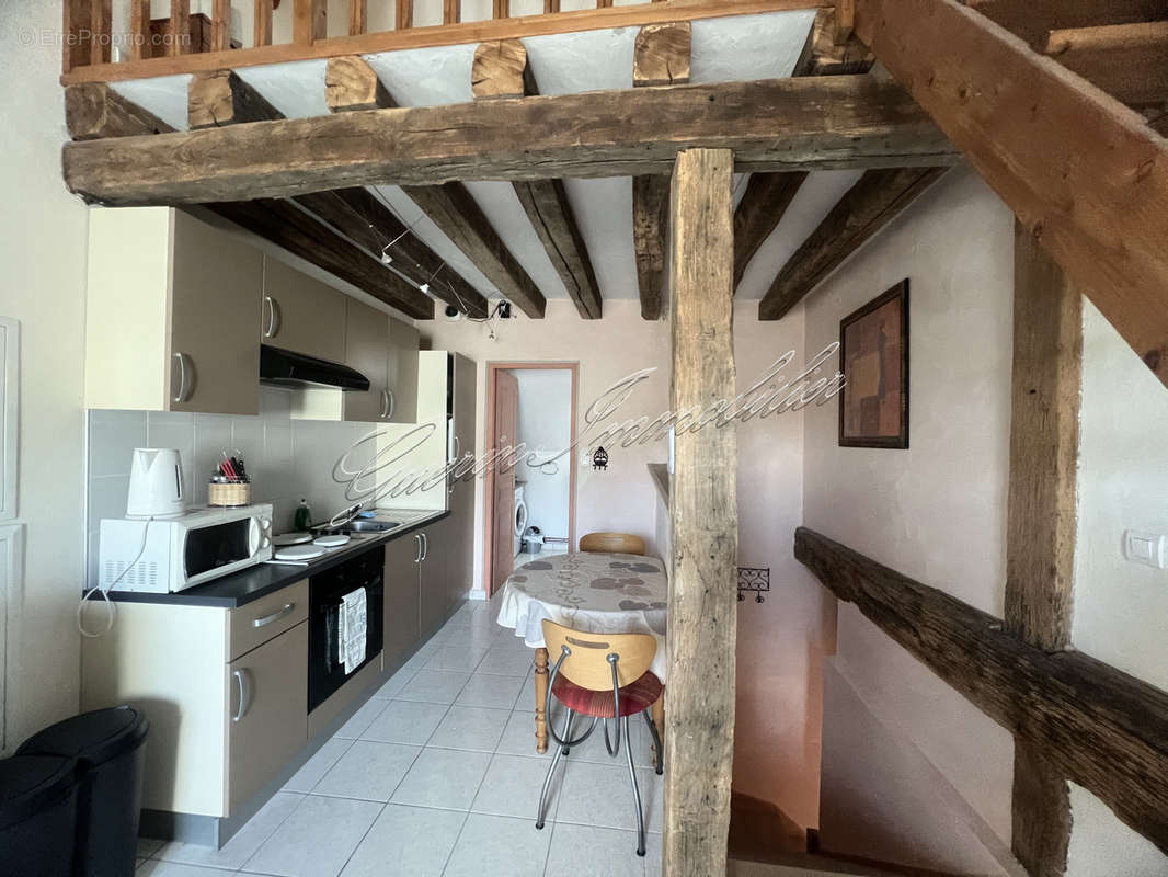 Appartement à VARENNES-VAUZELLES