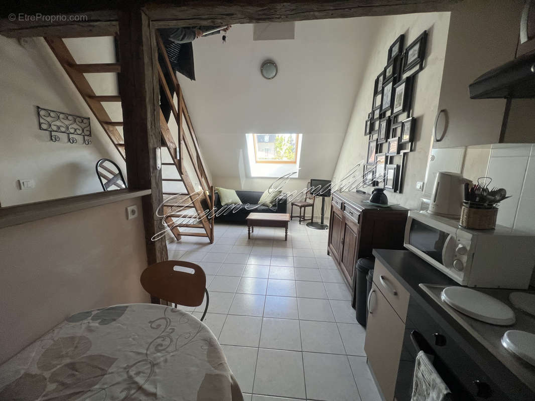 Appartement à VARENNES-VAUZELLES