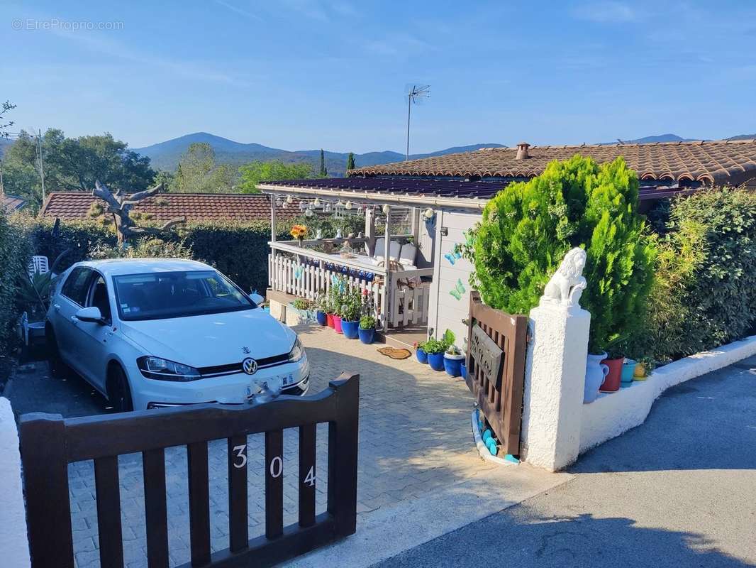 Maison à ROQUEBRUNE-SUR-ARGENS