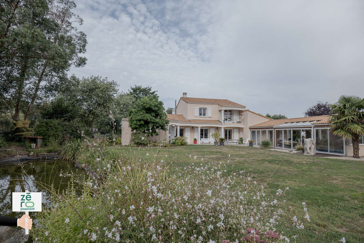 Maison à CHATEAUNEUF