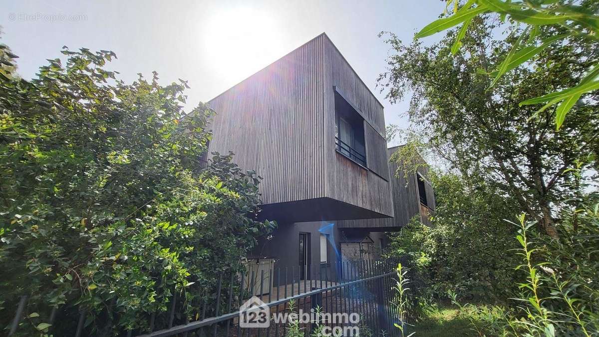 Maison en bois sur un étage - Maison à BORDEAUX