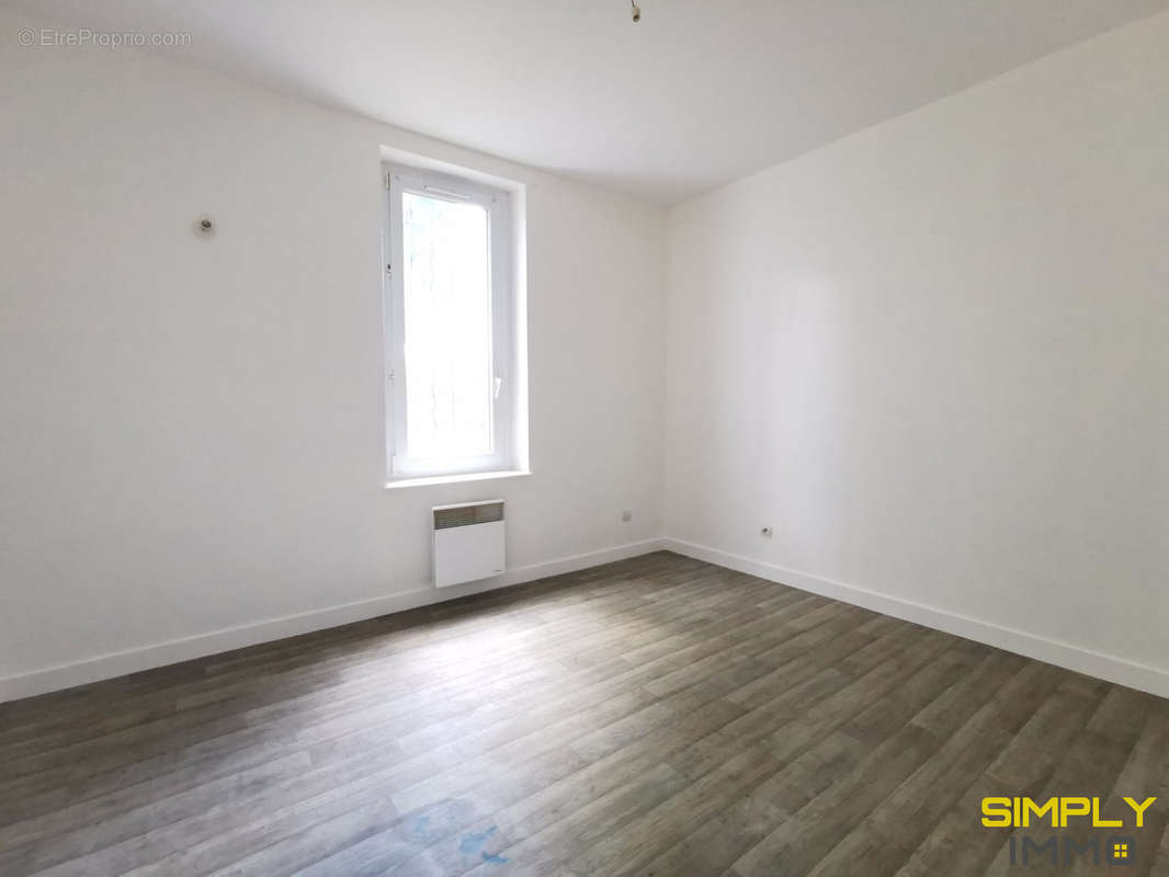 Chambre - Appartement à CHATELLERAULT