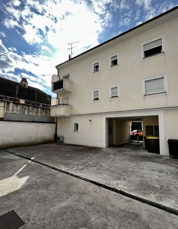 Appartement à SAINTE-GENEVIEVE-DES-BOIS