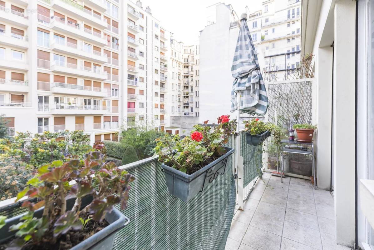 Appartement à PARIS-16E