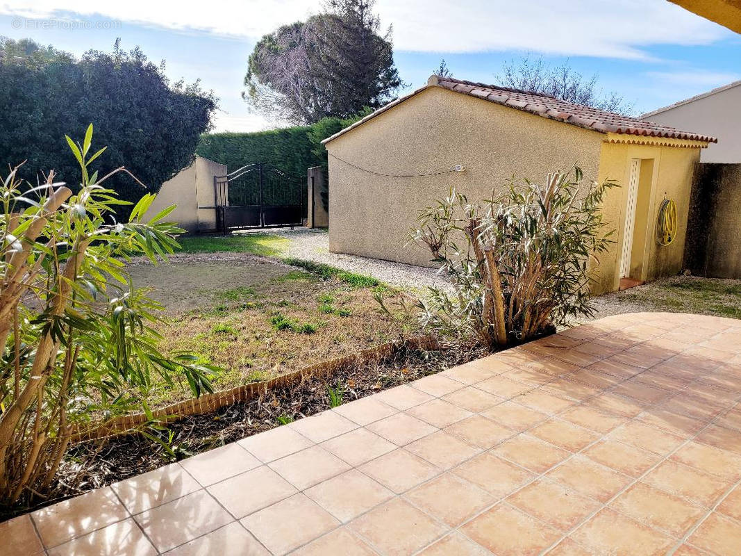 Maison à CAMARET-SUR-AIGUES