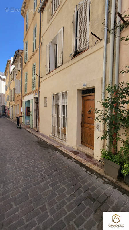 Appartement à MARSEILLE-2E