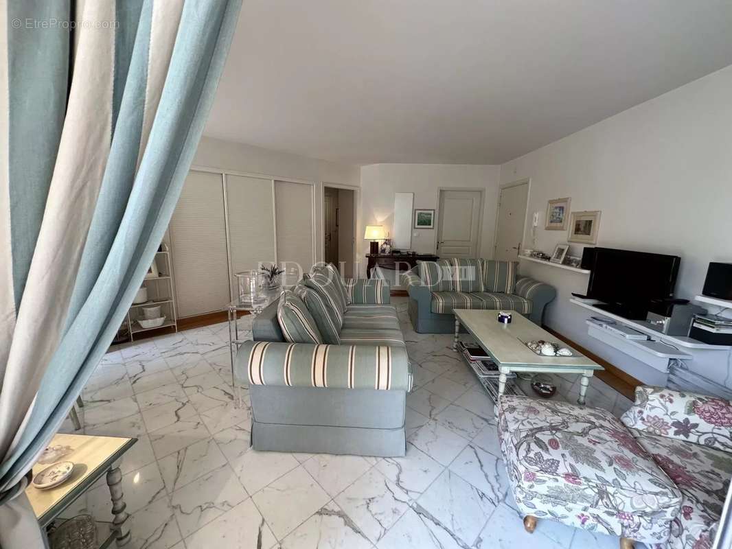 Appartement à ROQUEBRUNE-CAP-MARTIN