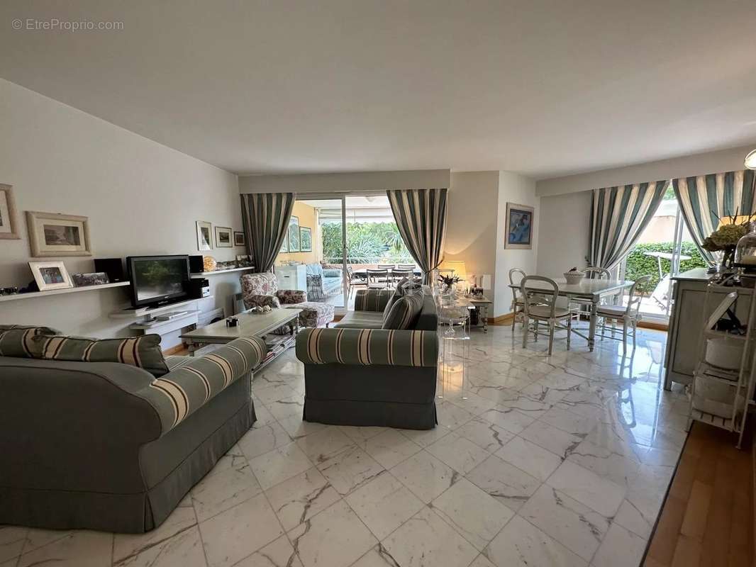 Appartement à ROQUEBRUNE-CAP-MARTIN