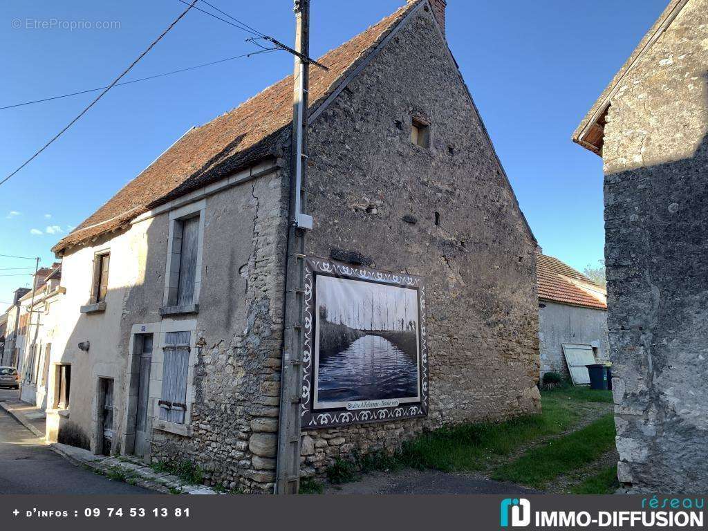 Parking à BRUERE-ALLICHAMPS