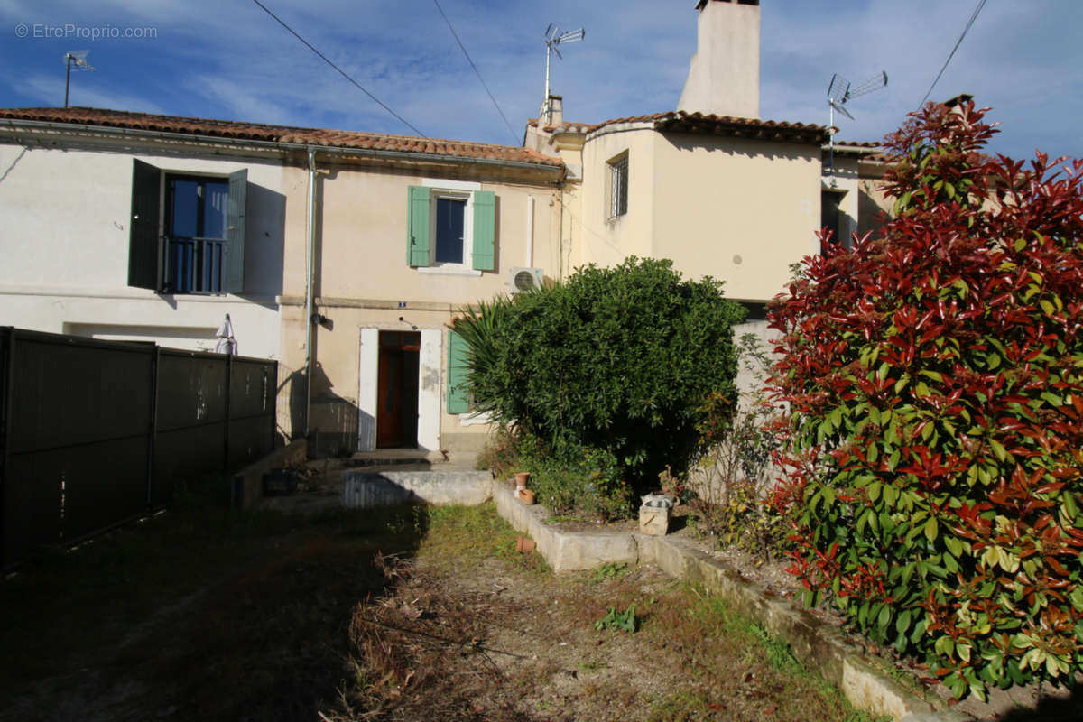 Maison à FONTVIEILLE