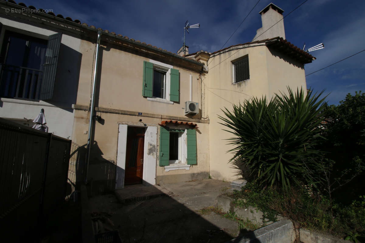 Maison à FONTVIEILLE