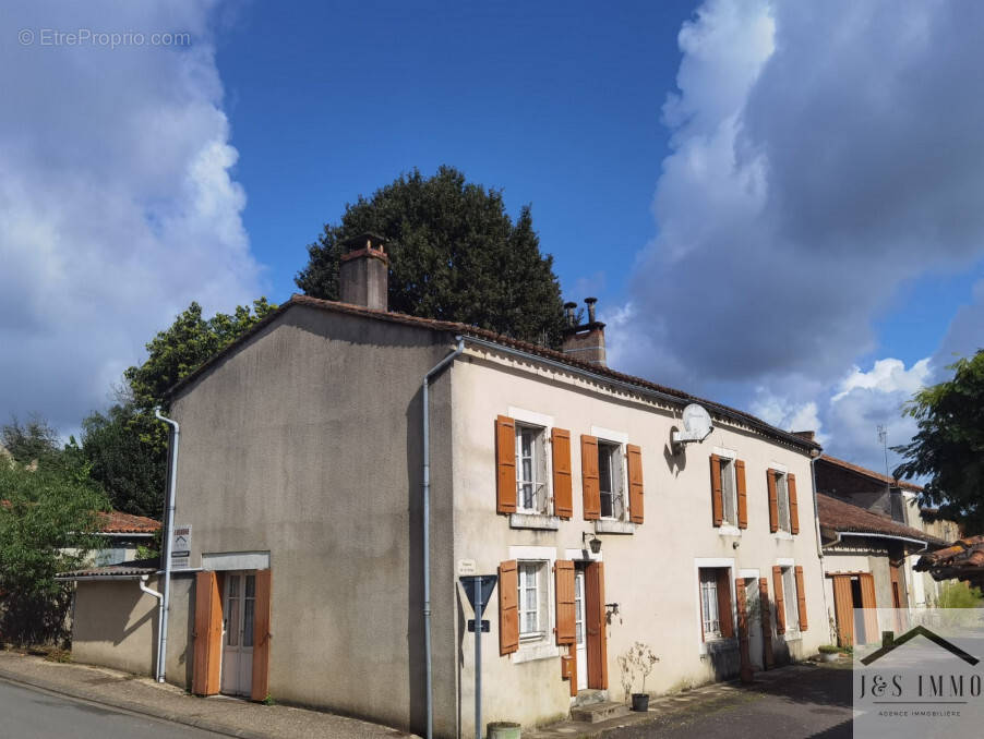 Maison à MAZEROLLES