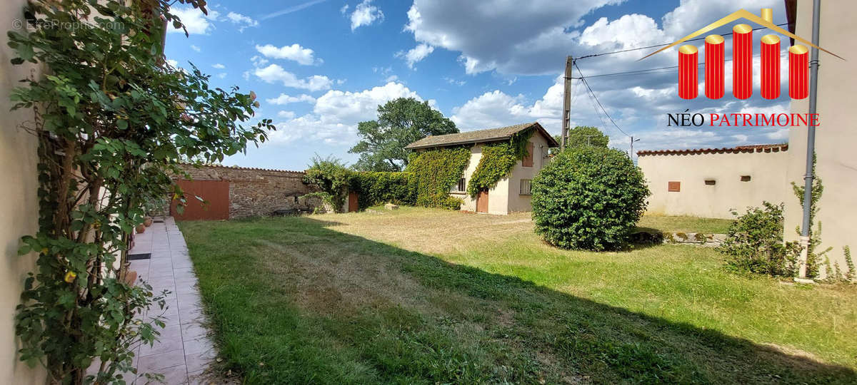 Cour avant, atelier et four à pain - Maison à SAUVIAT