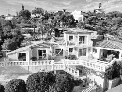 Maison à ROQUEBRUNE-SUR-ARGENS