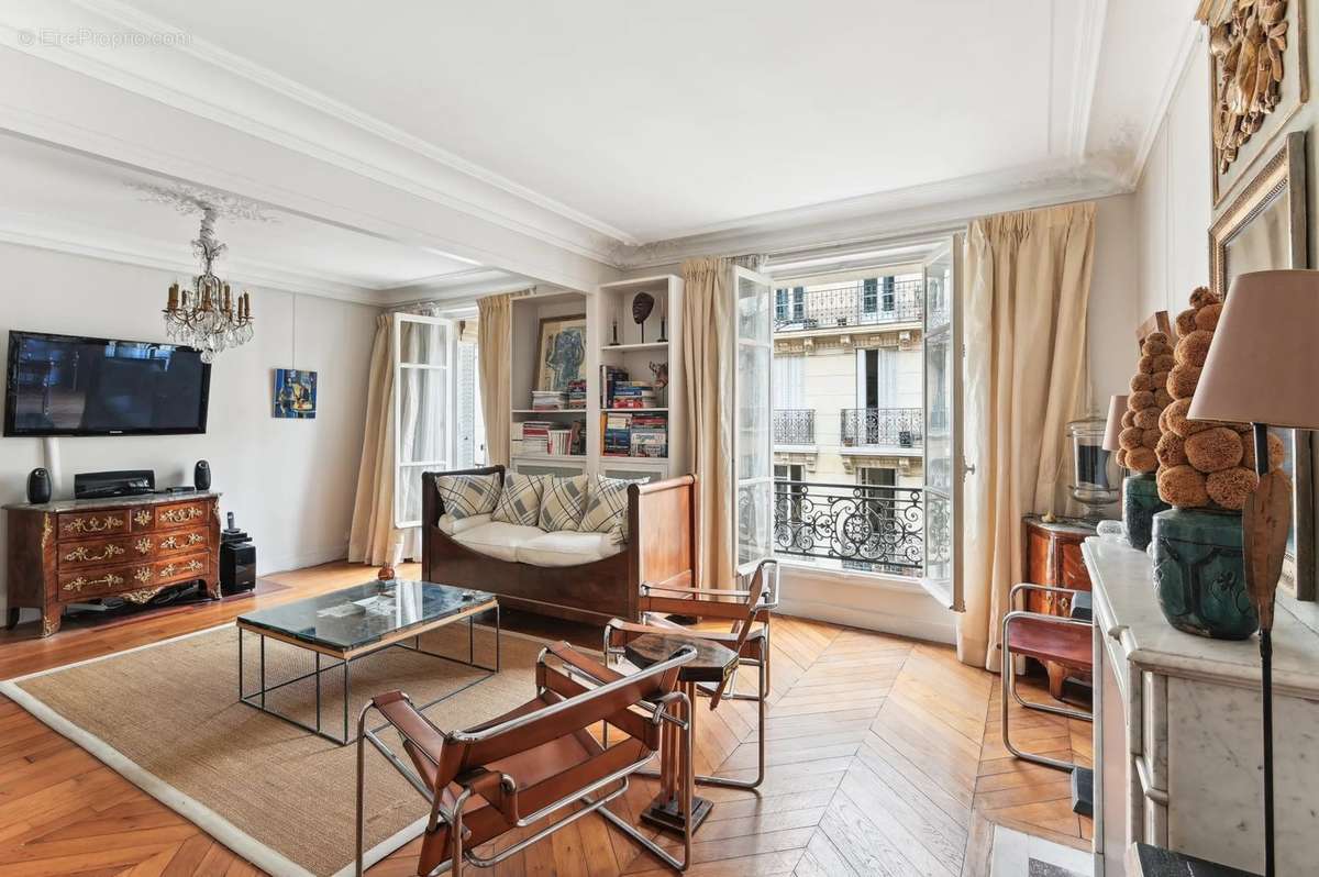 Appartement à PARIS-17E