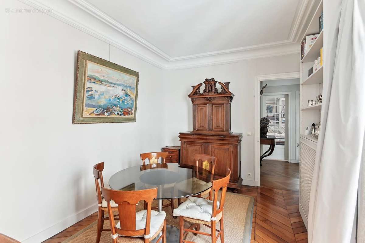 Appartement à PARIS-17E