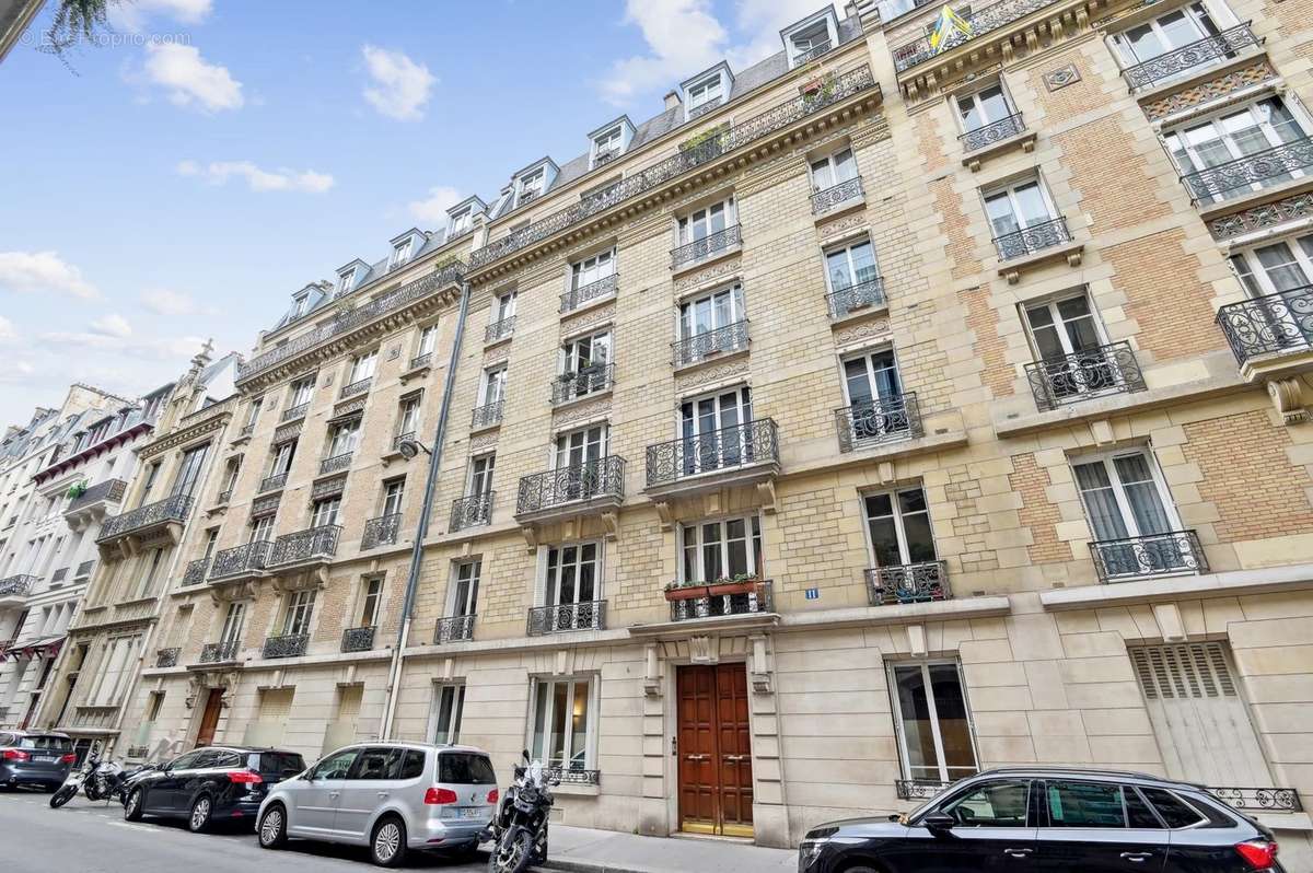 Appartement à PARIS-17E