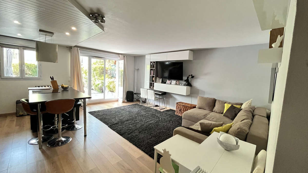 Appartement à SARTROUVILLE