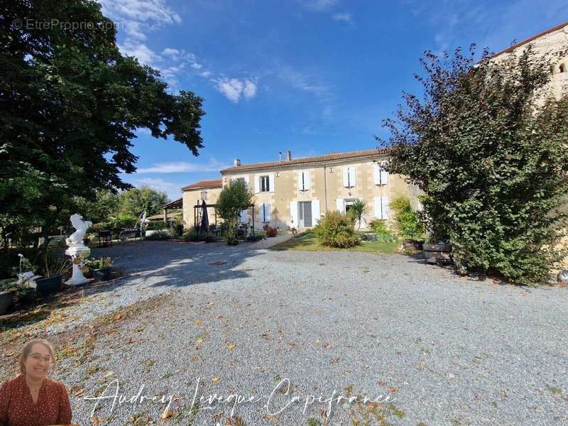 Maison à SURGERES