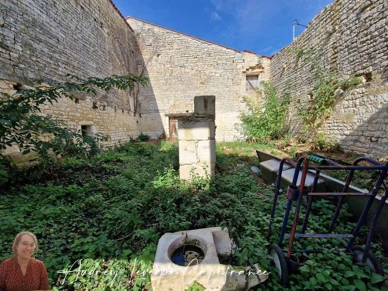 Maison à SURGERES