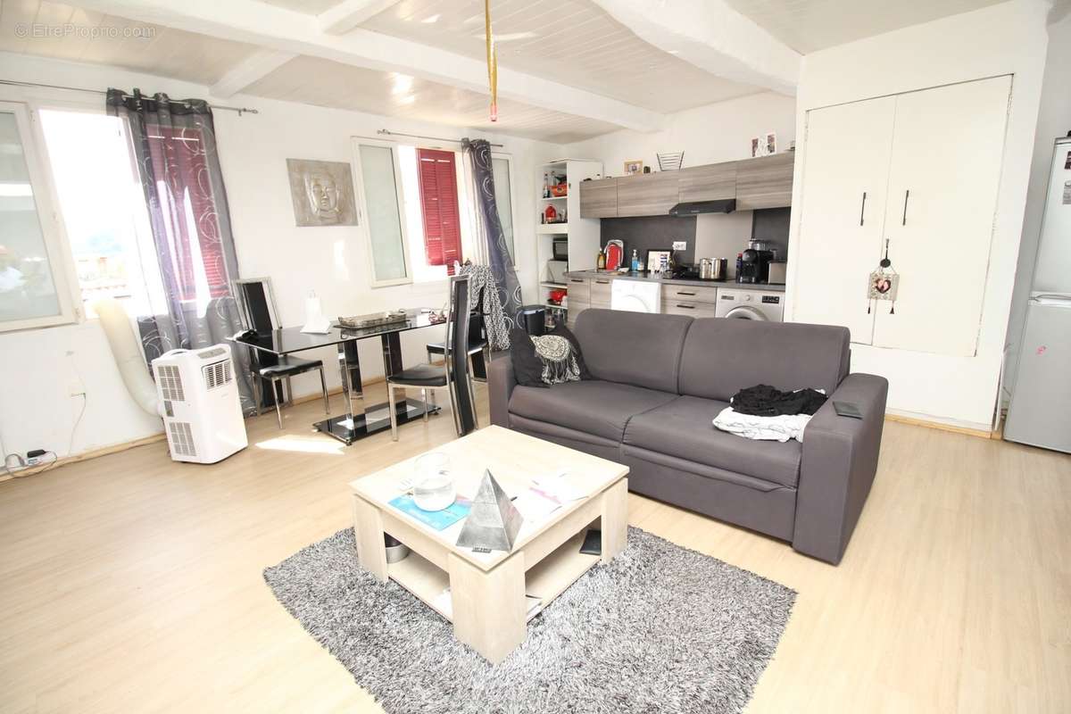 Appartement à SALERNES