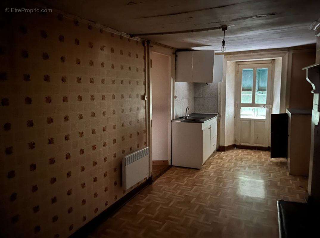 Appartement à POLMINHAC