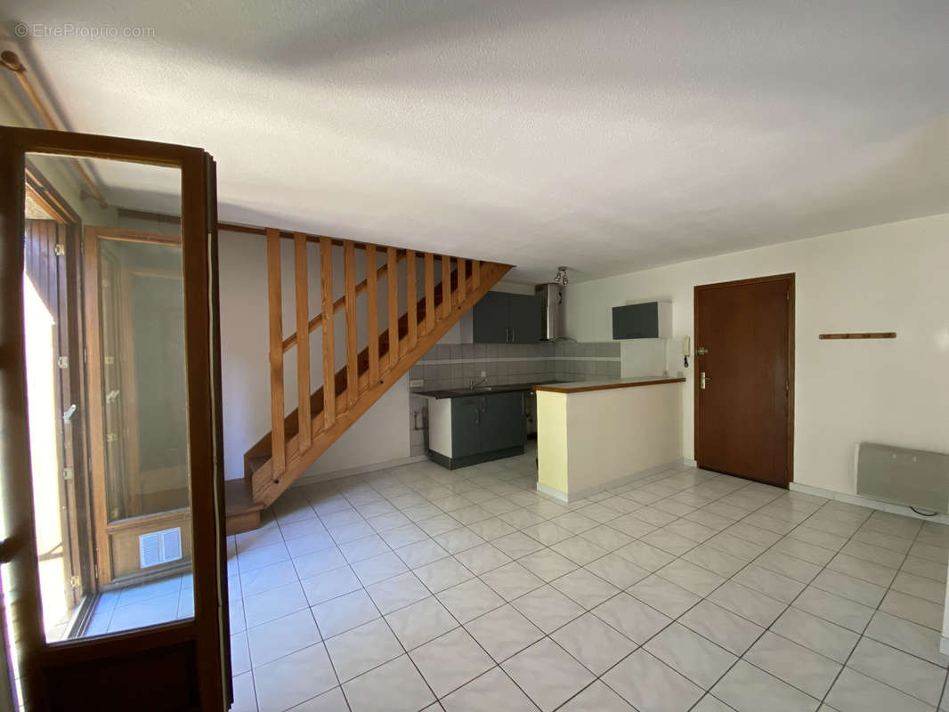 Appartement à MONTBAZIN