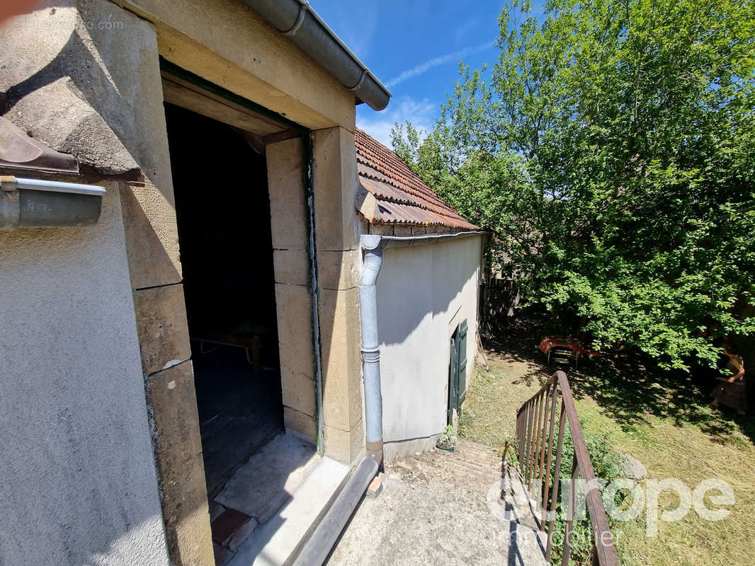 Maison à VAULT-DE-LUGNY