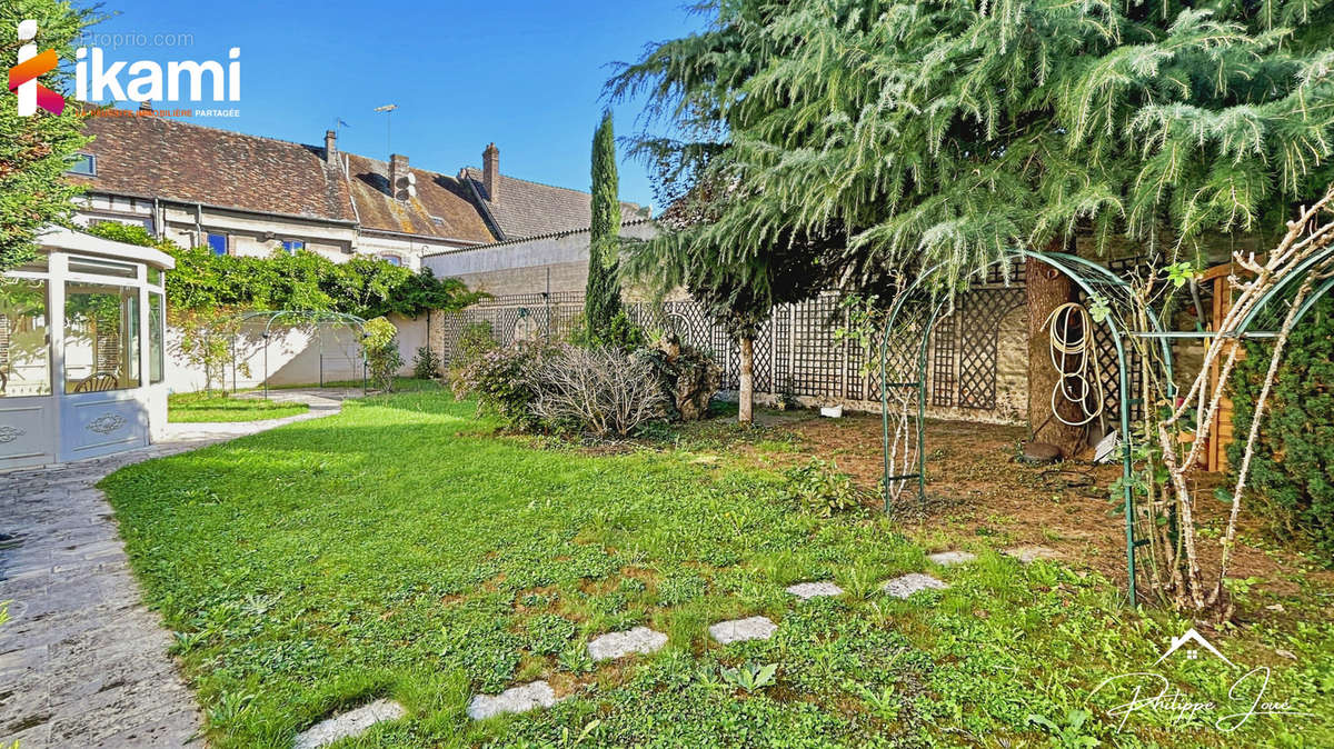 Maison à VILLENEUVE-SUR-YONNE