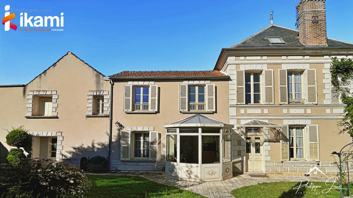 Maison à VILLENEUVE-SUR-YONNE