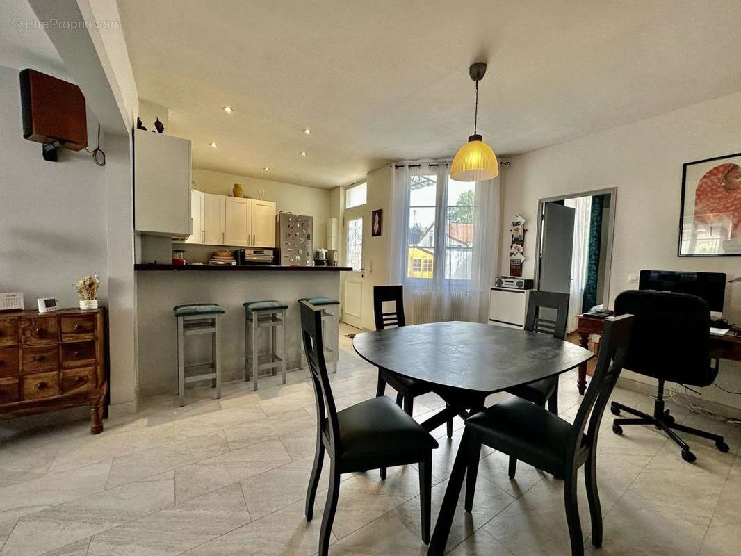 Appartement à MAISONS-ALFORT