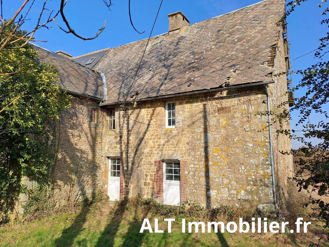 Maison à CARROUGES