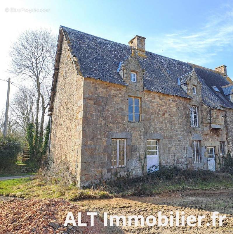 Maison à CARROUGES