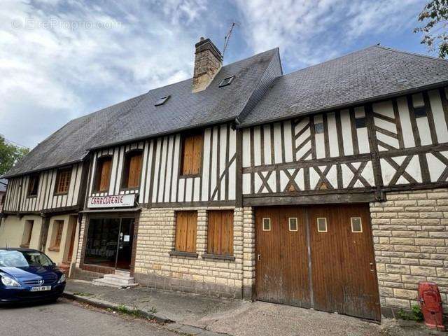 Maison à SAINT-MARTIN-DE-BIENFAITE-LA-CRESSONNIERE