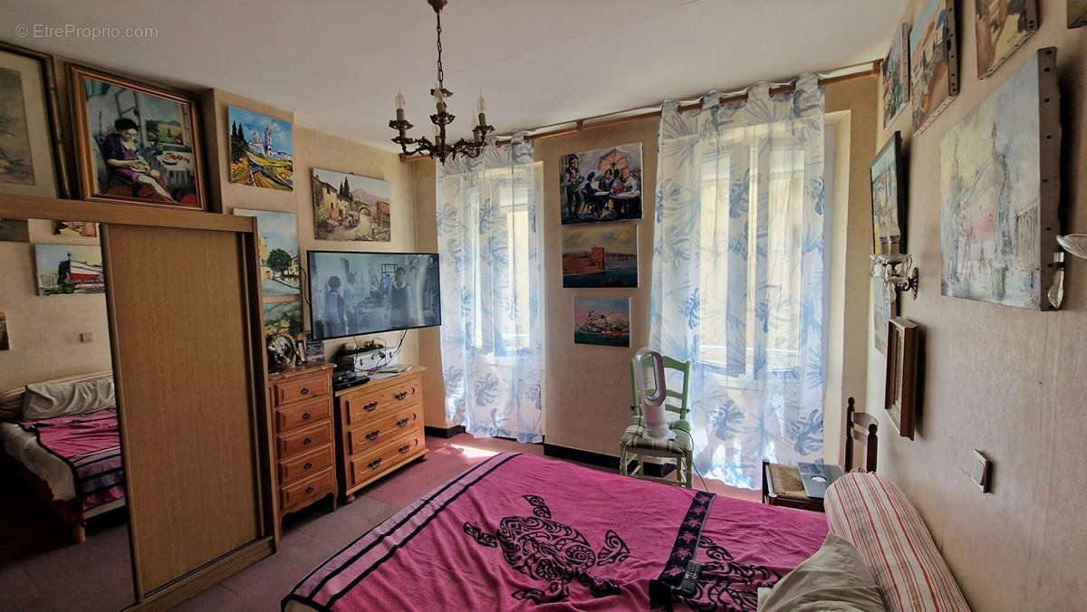 Appartement à MARSEILLE-5E