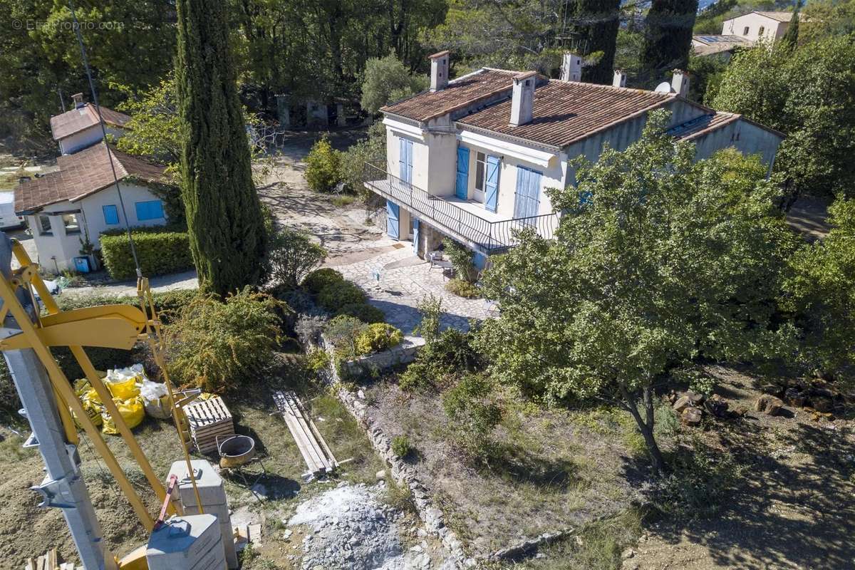 Maison à CHATEAUNEUF-GRASSE