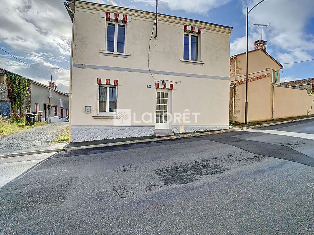 Maison à DOUE-LA-FONTAINE