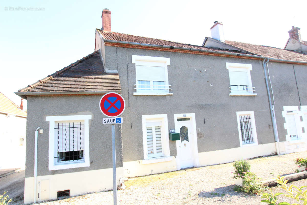 Maison à CHARENTONNAY