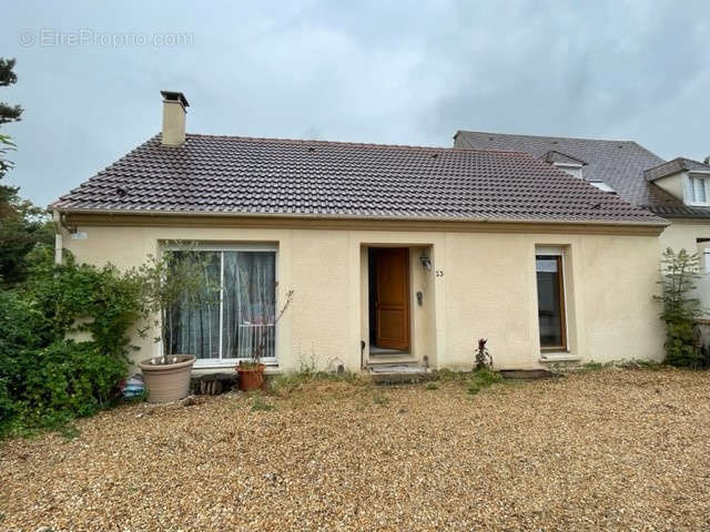 Maison à VARENNES-JARCY