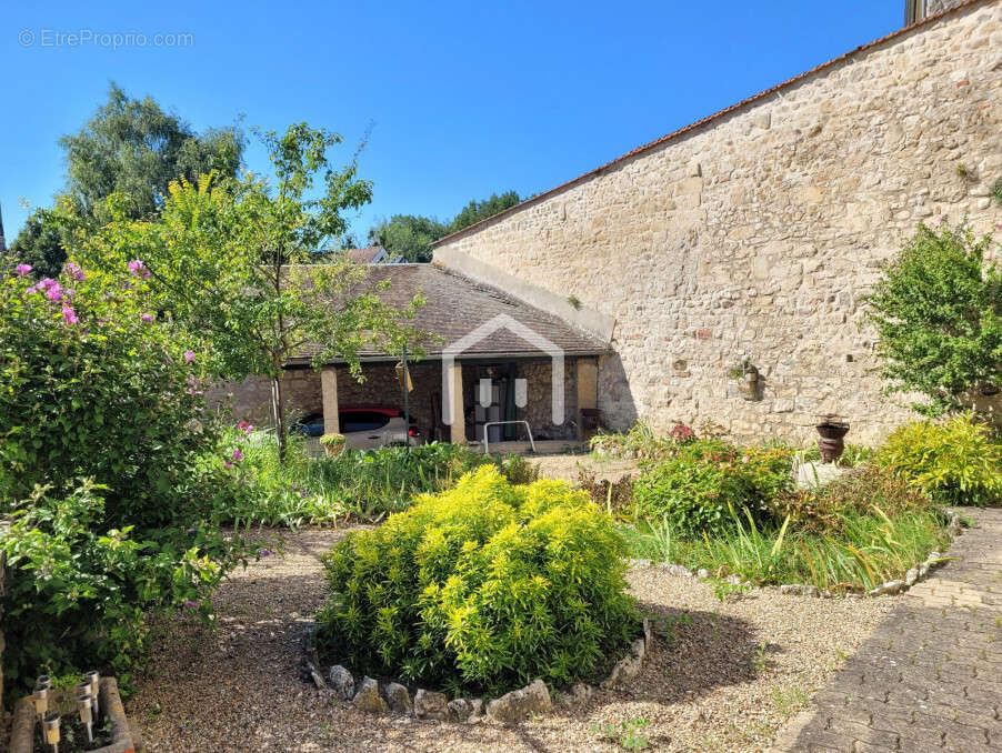 Maison à SANTEUIL