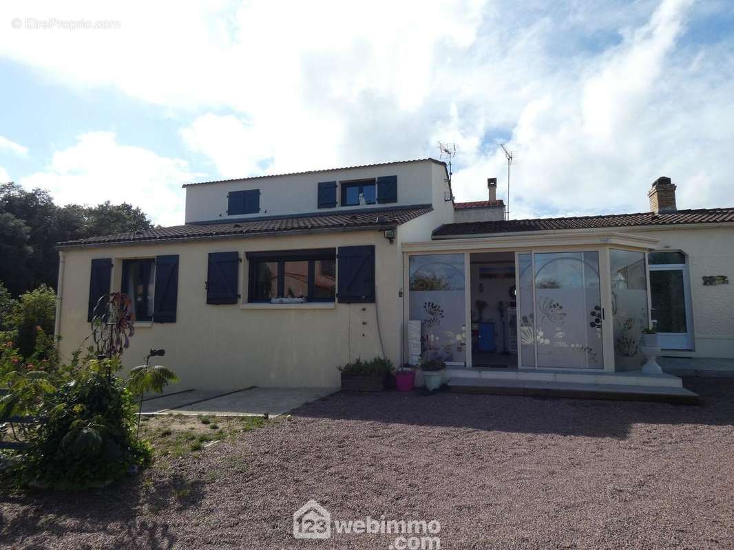 Maison principale de 130m² - Maison à LONGEVILLE-SUR-MER