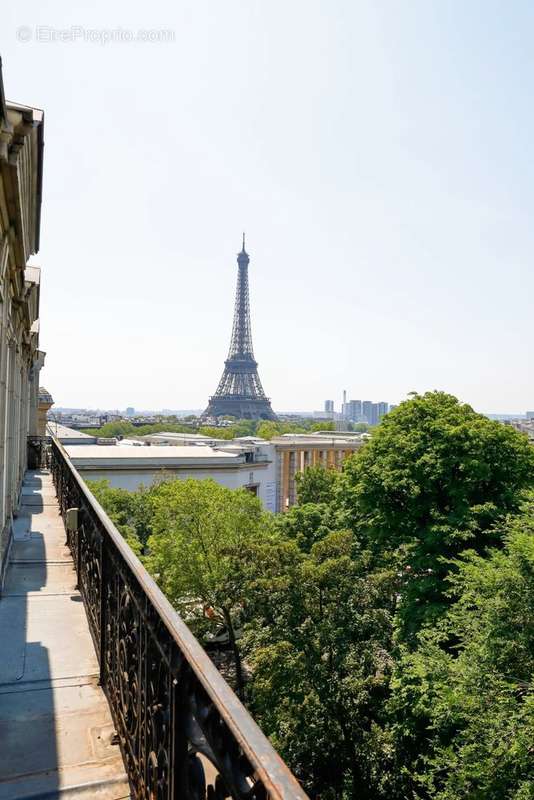 Appartement à PARIS-16E