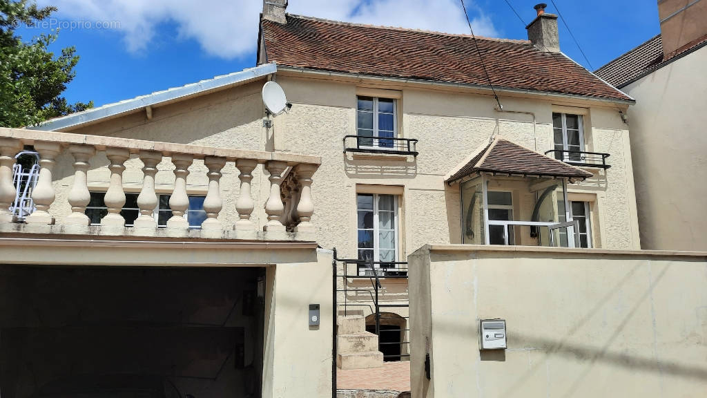 Maison à MARINES