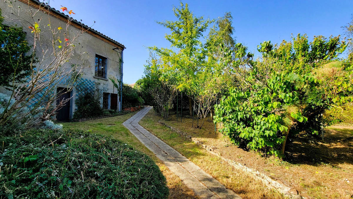 Maison à LA SALLE-DE-VIHIERS