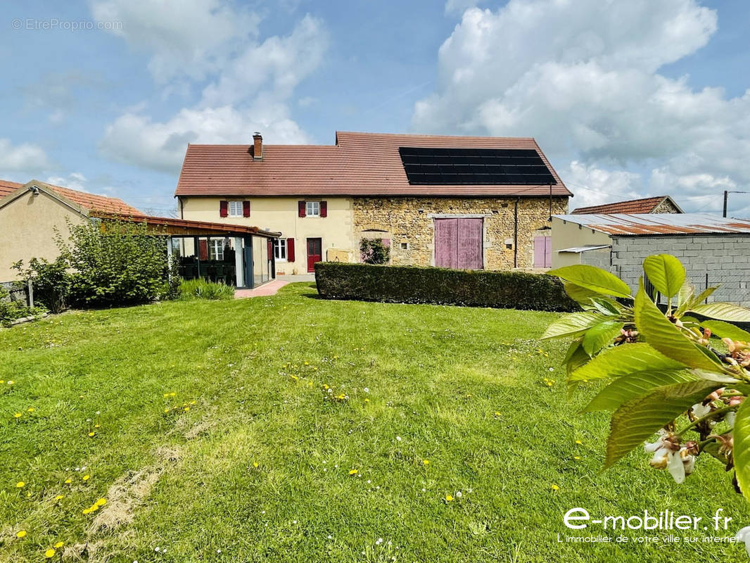 Maison à SAINT-CHRISTOPHE-EN-BRIONNAIS