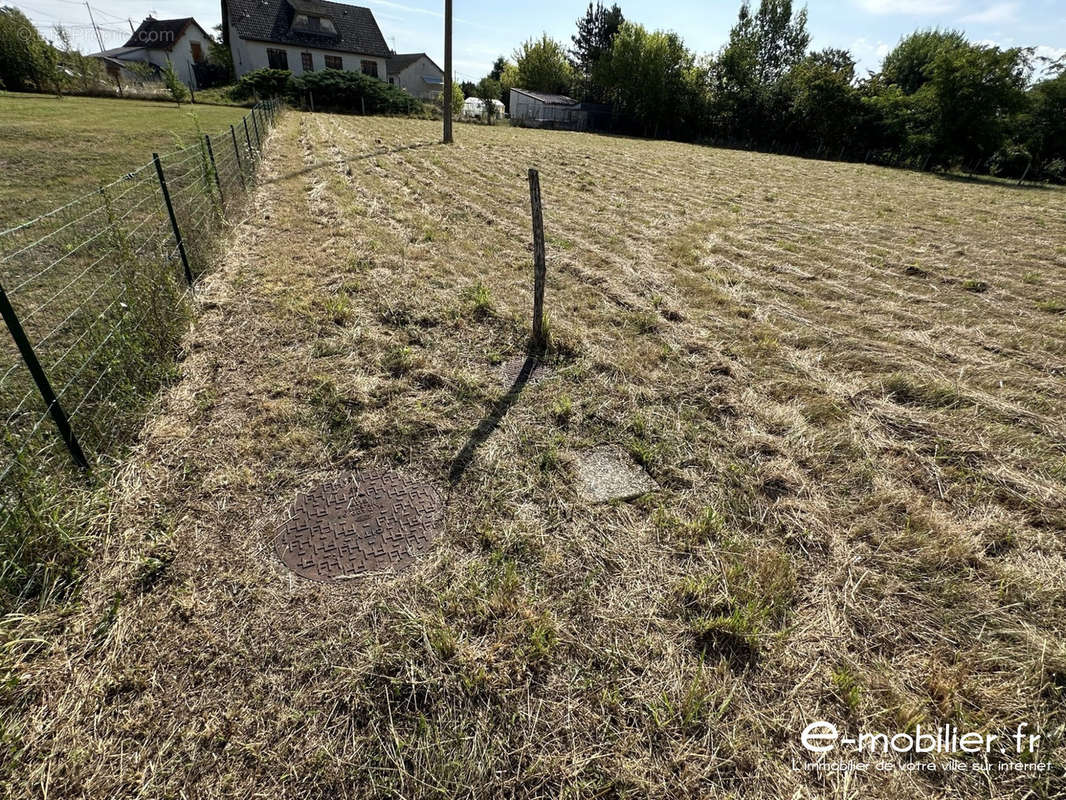 Terrain à BAUGY