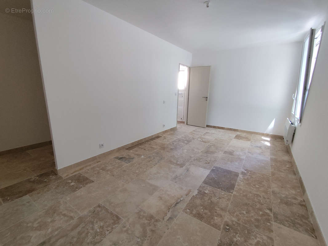 Appartement à JONQUIERES-SAINT-VINCENT