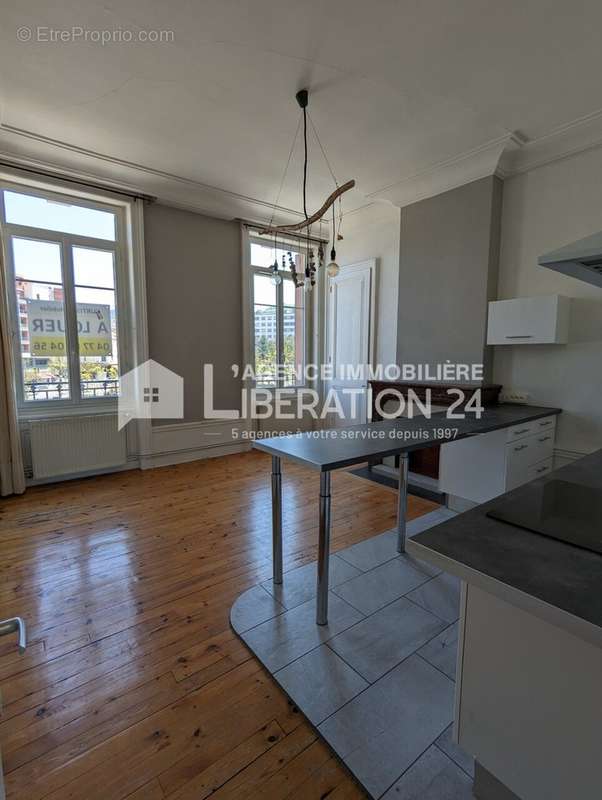 Appartement à SAINT-ETIENNE