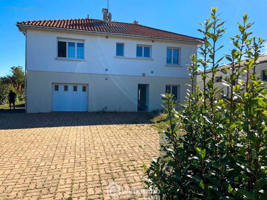 Maison à étage à PUY BELLIARD (CHANTONNAY) - Maison à CHANTONNAY