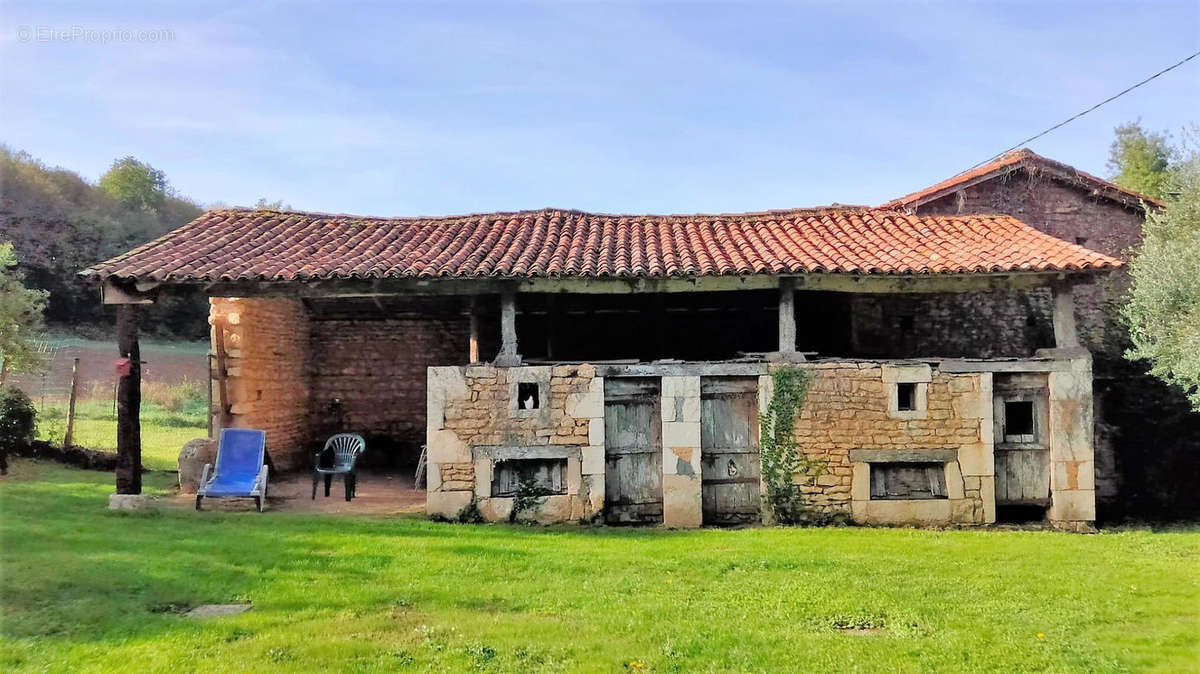 GRANGE - Maison à BEAULIEU-SUR-SONNETTE